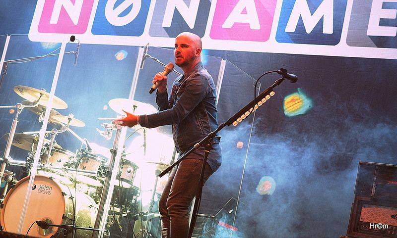 Hrady CZ: Sobotu na Bouzově provoněl Tomáš Klus vonnými tyčinkami, vystoupili i Anna K., Richard Müller nebo Majk Spirit