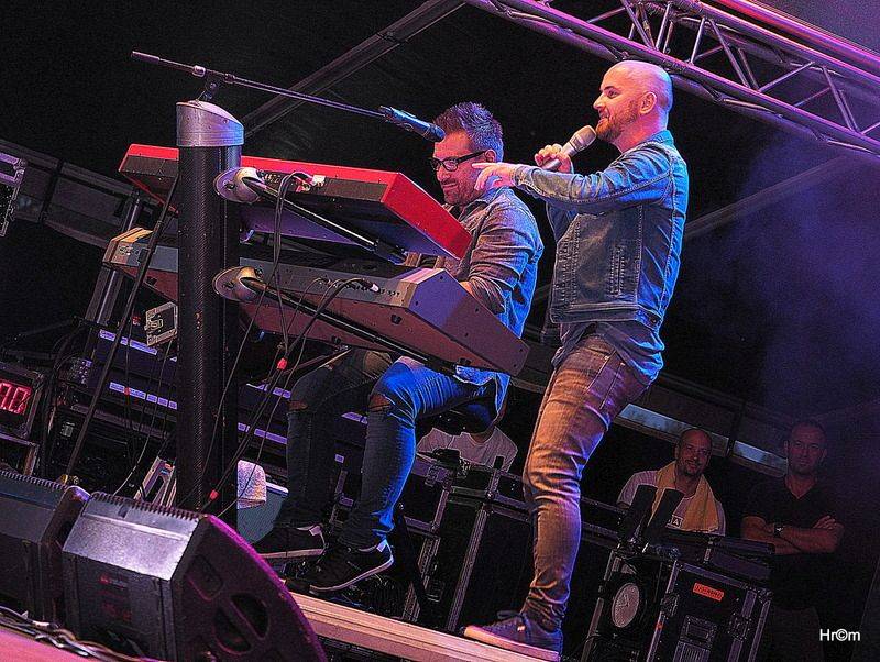 Hrady CZ: Sobotu na Bouzově provoněl Tomáš Klus vonnými tyčinkami, vystoupili i Anna K., Richard Müller nebo Majk Spirit