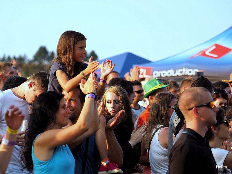 Hrady CZ: Sobotu na Bouzově provoněl Tomáš Klus vonnými tyčinkami, vystoupili i Anna K., Richard Müller nebo Majk Spirit