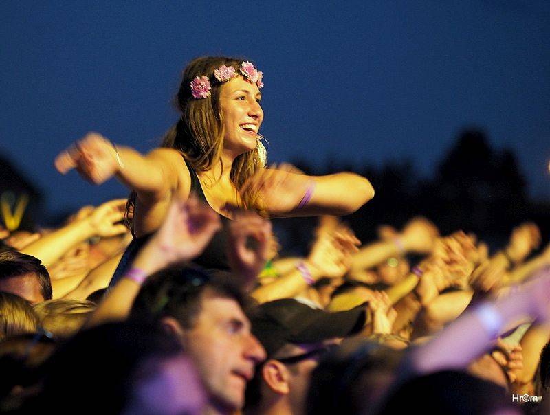 Hrady CZ: Sobotu na Bouzově provoněl Tomáš Klus vonnými tyčinkami, vystoupili i Anna K., Richard Müller nebo Majk Spirit