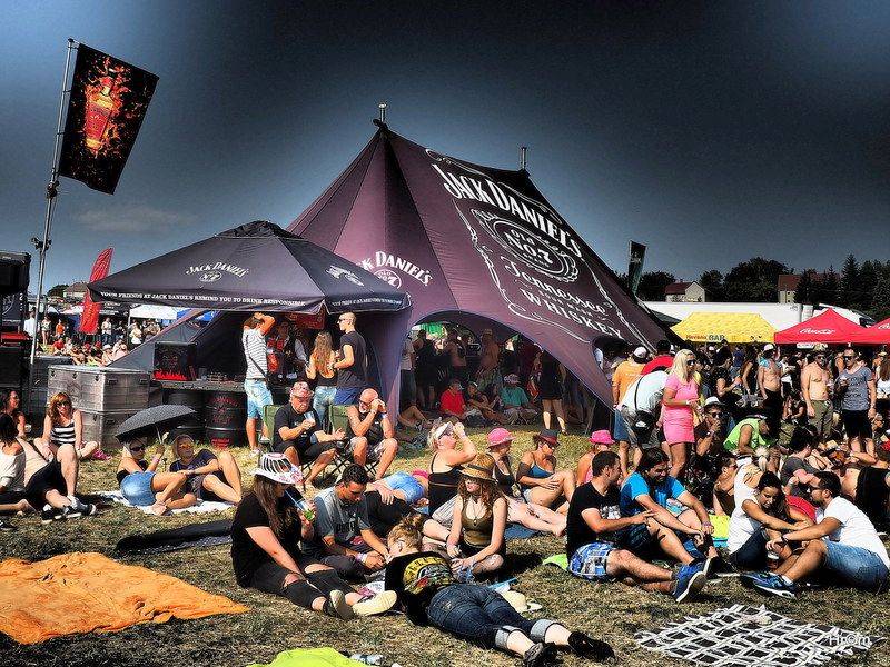 Hrady CZ: Sobotu na Bouzově provoněl Tomáš Klus vonnými tyčinkami, vystoupili i Anna K., Richard Müller nebo Majk Spirit