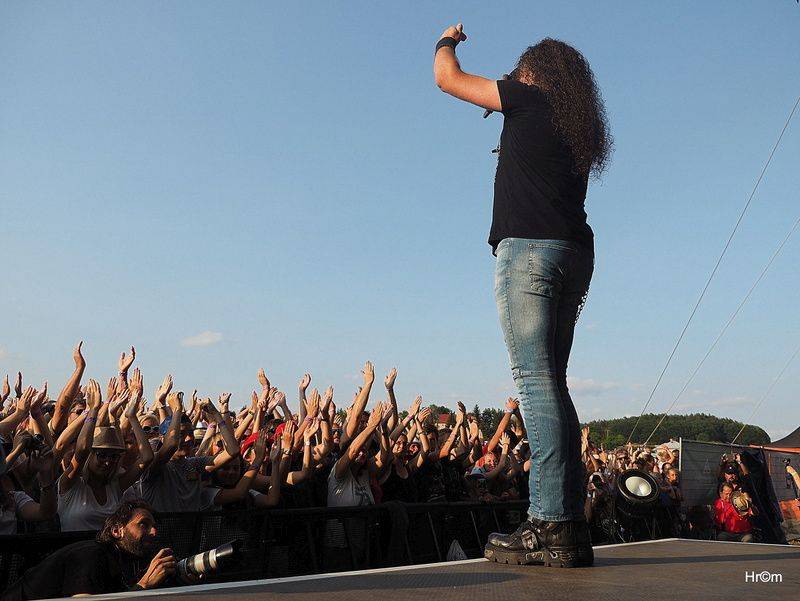 Hrady CZ: Sobotu na Bouzově provoněl Tomáš Klus vonnými tyčinkami, vystoupili i Anna K., Richard Müller nebo Majk Spirit