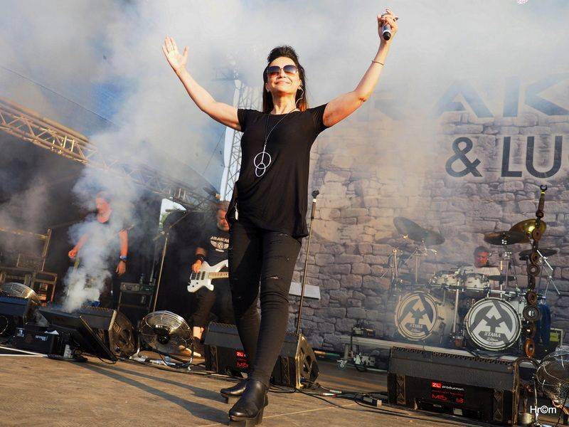 Hrady CZ: Sobotu na Bouzově provoněl Tomáš Klus vonnými tyčinkami, vystoupili i Anna K., Richard Müller nebo Majk Spirit