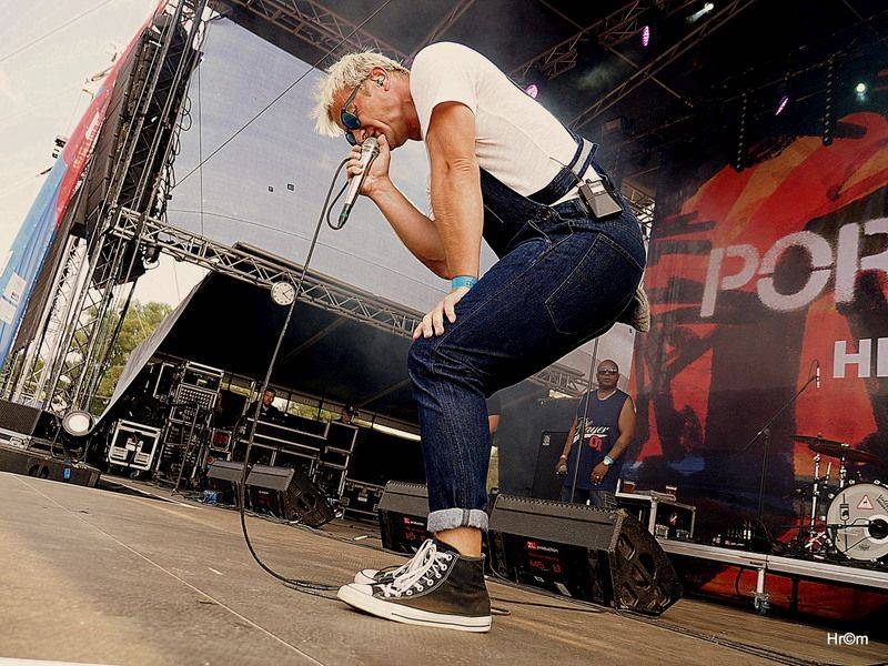 Hrady CZ: Sobotu na Bouzově provoněl Tomáš Klus vonnými tyčinkami, vystoupili i Anna K., Richard Müller nebo Majk Spirit