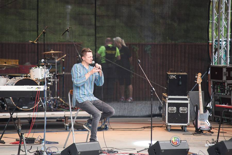 Miro Žbirka, Katarína Knechtová a Ondřej Ruml vystoupili v amfiteátru Loket přímo pod hradem