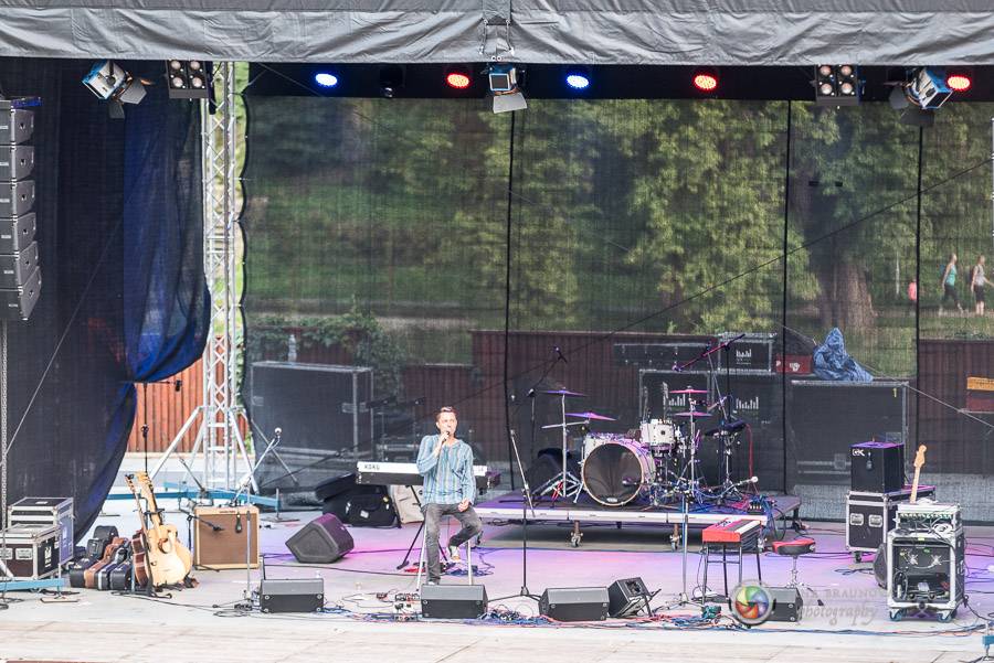 Miro Žbirka, Katarína Knechtová a Ondřej Ruml vystoupili v amfiteátru Loket přímo pod hradem