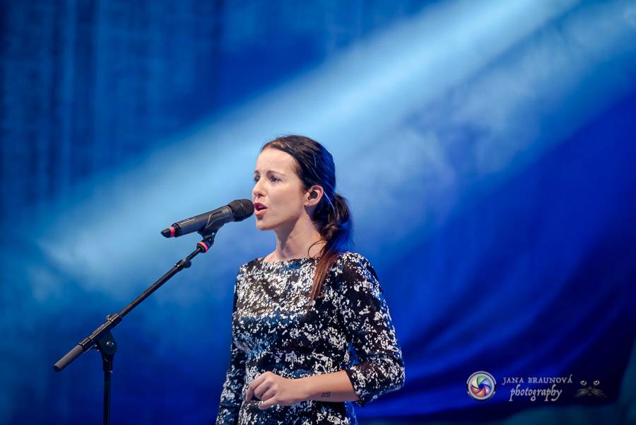 Miro Žbirka, Katarína Knechtová a Ondřej Ruml vystoupili v amfiteátru Loket přímo pod hradem