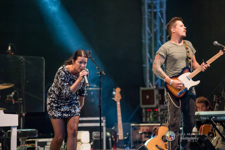 Miro Žbirka, Katarína Knechtová a Ondřej Ruml vystoupili v amfiteátru Loket přímo pod hradem