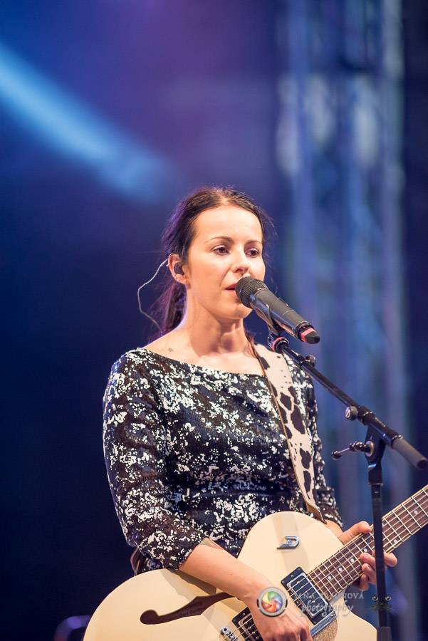 Miro Žbirka, Katarína Knechtová a Ondřej Ruml vystoupili v amfiteátru Loket přímo pod hradem