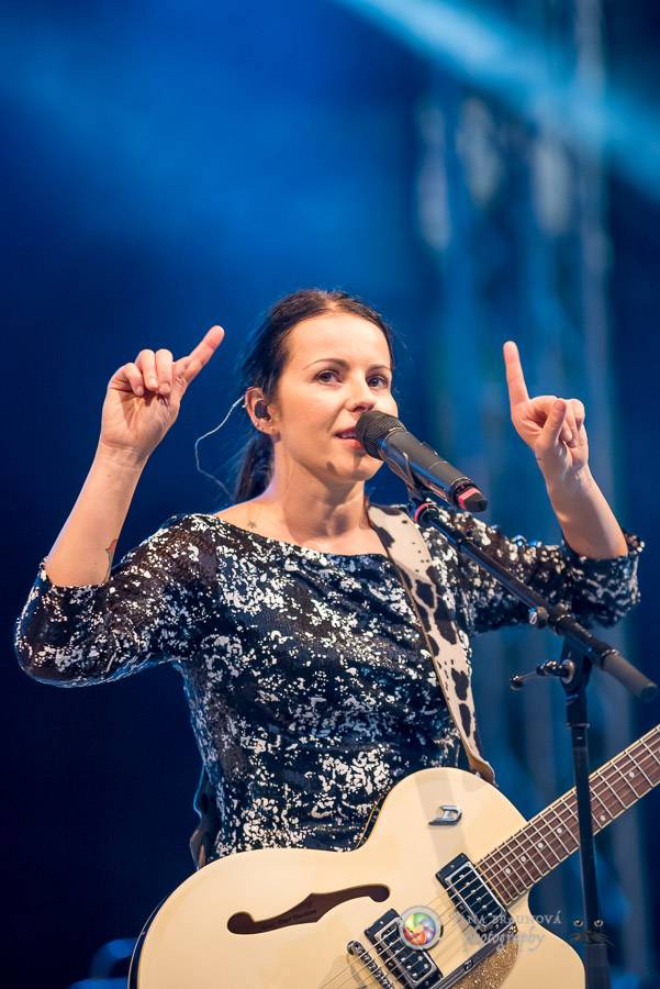 Miro Žbirka, Katarína Knechtová a Ondřej Ruml vystoupili v amfiteátru Loket přímo pod hradem