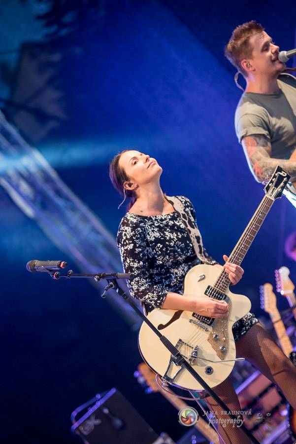 Miro Žbirka, Katarína Knechtová a Ondřej Ruml vystoupili v amfiteátru Loket přímo pod hradem