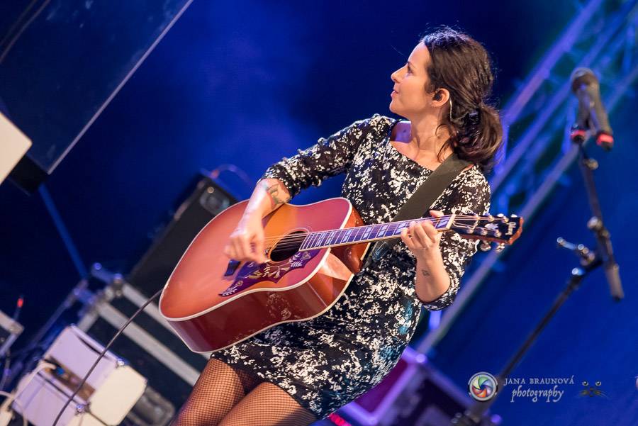 Miro Žbirka, Katarína Knechtová a Ondřej Ruml vystoupili v amfiteátru Loket přímo pod hradem