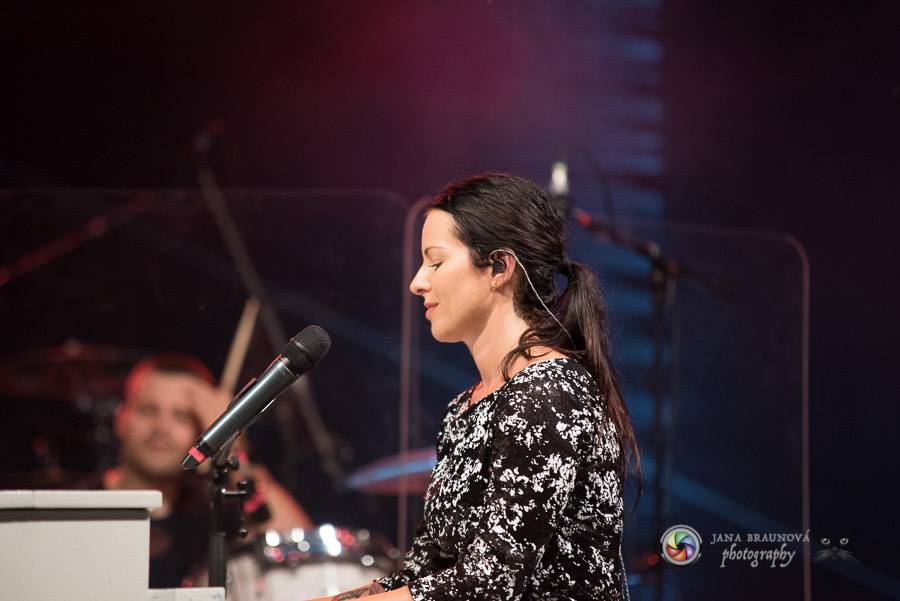 Miro Žbirka, Katarína Knechtová a Ondřej Ruml vystoupili v amfiteátru Loket přímo pod hradem