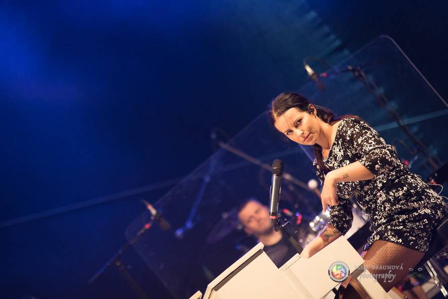 Miro Žbirka, Katarína Knechtová a Ondřej Ruml vystoupili v amfiteátru Loket přímo pod hradem