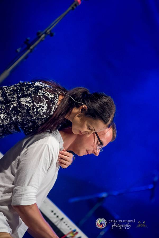 Miro Žbirka, Katarína Knechtová a Ondřej Ruml vystoupili v amfiteátru Loket přímo pod hradem