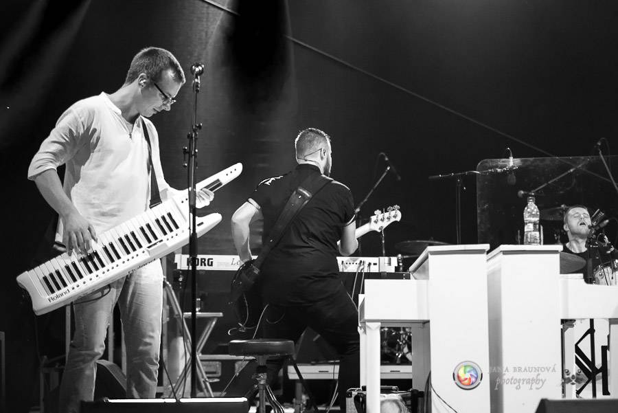 Miro Žbirka, Katarína Knechtová a Ondřej Ruml vystoupili v amfiteátru Loket přímo pod hradem