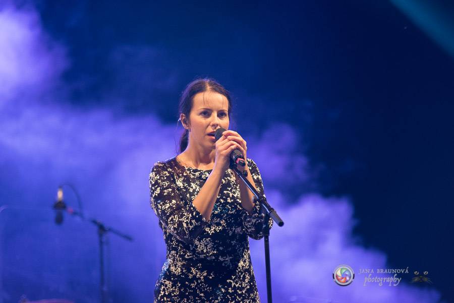 Miro Žbirka, Katarína Knechtová a Ondřej Ruml vystoupili v amfiteátru Loket přímo pod hradem