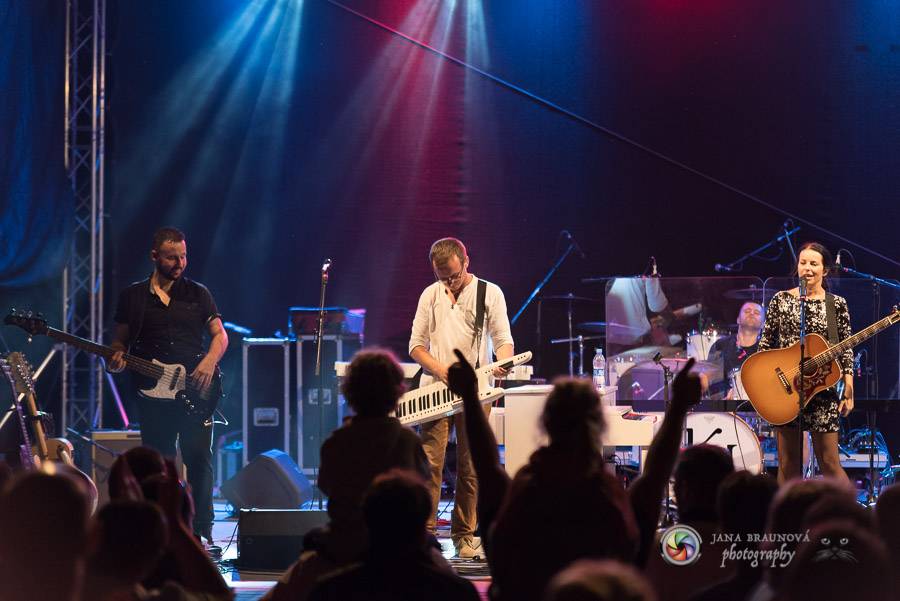 Miro Žbirka, Katarína Knechtová a Ondřej Ruml vystoupili v amfiteátru Loket přímo pod hradem