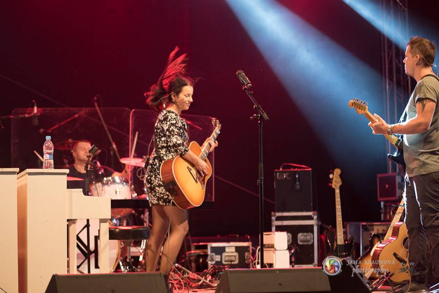 Miro Žbirka, Katarína Knechtová a Ondřej Ruml vystoupili v amfiteátru Loket přímo pod hradem