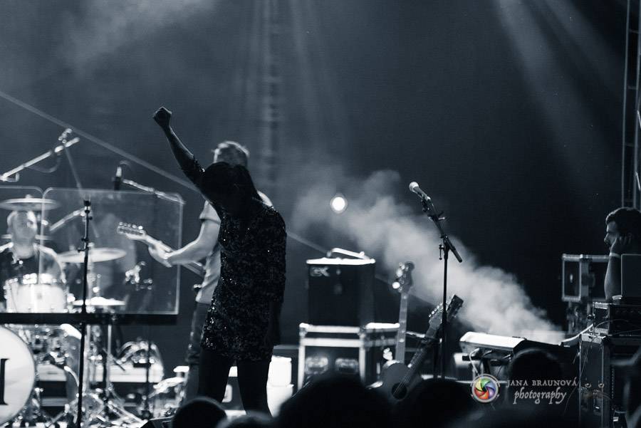 Miro Žbirka, Katarína Knechtová a Ondřej Ruml vystoupili v amfiteátru Loket přímo pod hradem