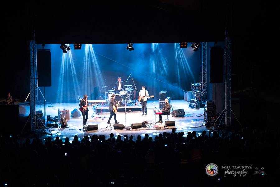 Miro Žbirka, Katarína Knechtová a Ondřej Ruml vystoupili v amfiteátru Loket přímo pod hradem