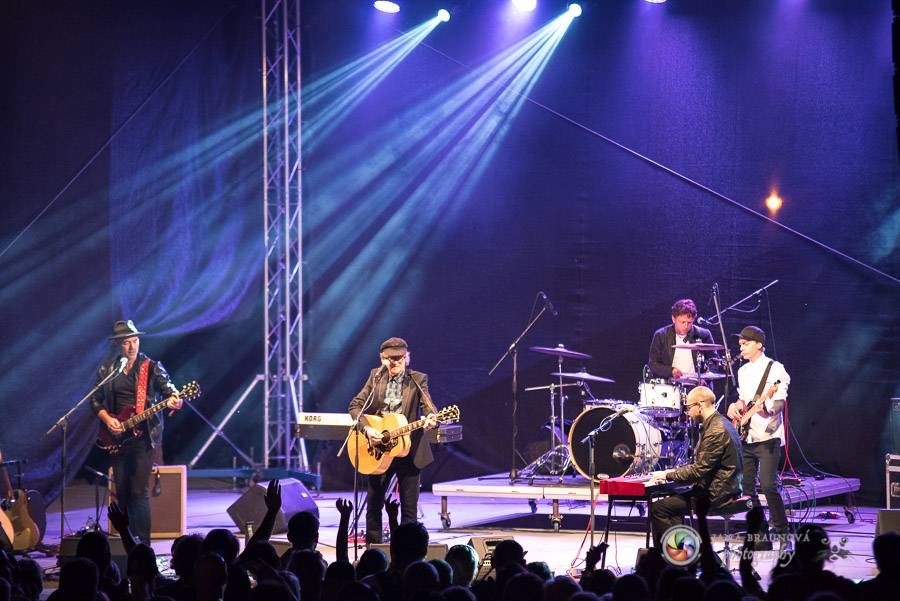 Miro Žbirka, Katarína Knechtová a Ondřej Ruml vystoupili v amfiteátru Loket přímo pod hradem