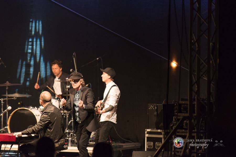 Miro Žbirka, Katarína Knechtová a Ondřej Ruml vystoupili v amfiteátru Loket přímo pod hradem