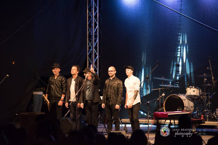 Miro Žbirka, Katarína Knechtová a Ondřej Ruml vystoupili v amfiteátru Loket přímo pod hradem