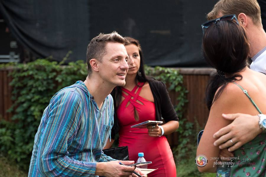 Miro Žbirka, Katarína Knechtová a Ondřej Ruml vystoupili v amfiteátru Loket přímo pod hradem