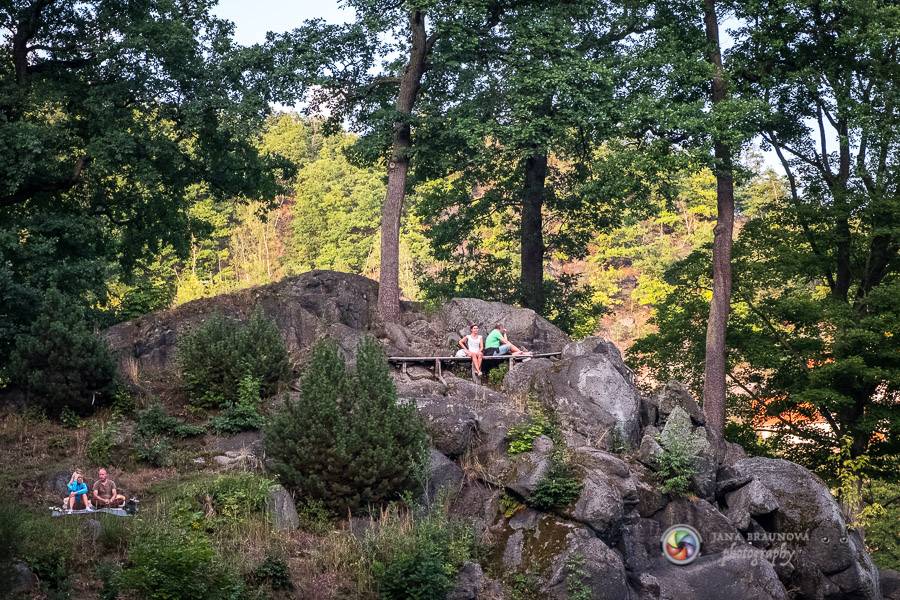 Miro Žbirka, Katarína Knechtová a Ondřej Ruml vystoupili v amfiteátru Loket přímo pod hradem