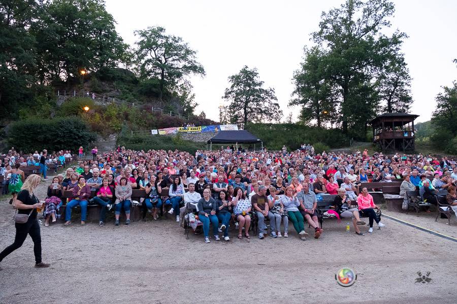 Miro Žbirka, Katarína Knechtová a Ondřej Ruml vystoupili v amfiteátru Loket přímo pod hradem
