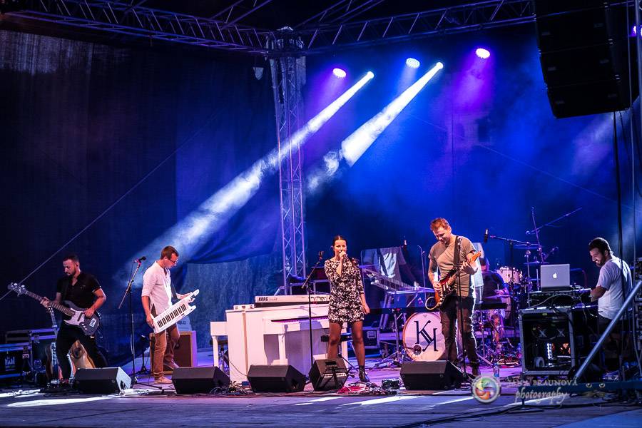 Miro Žbirka, Katarína Knechtová a Ondřej Ruml vystoupili v amfiteátru Loket přímo pod hradem