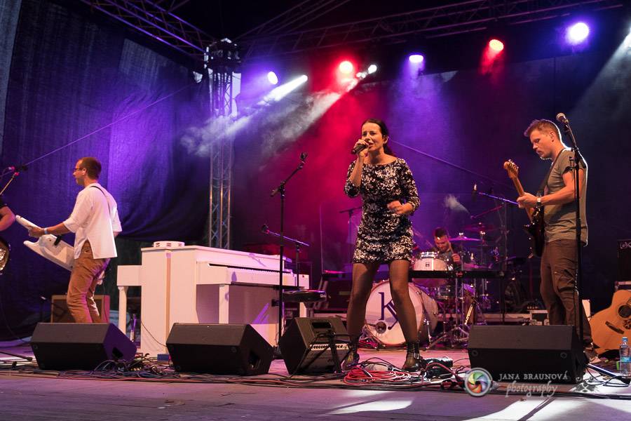 Miro Žbirka, Katarína Knechtová a Ondřej Ruml vystoupili v amfiteátru Loket přímo pod hradem