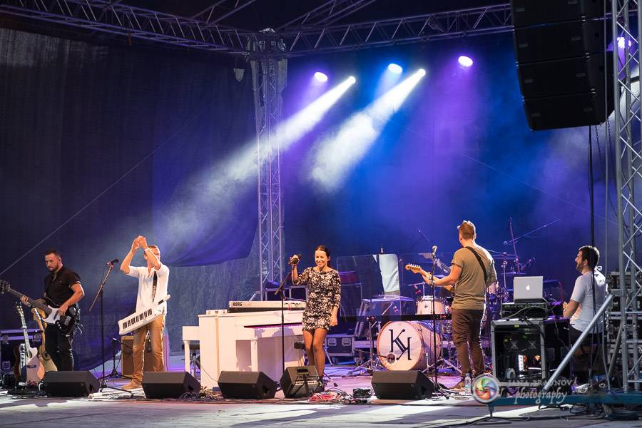 Miro Žbirka, Katarína Knechtová a Ondřej Ruml vystoupili v amfiteátru Loket přímo pod hradem