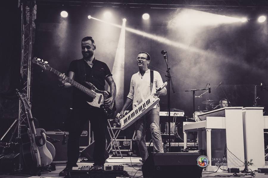 Miro Žbirka, Katarína Knechtová a Ondřej Ruml vystoupili v amfiteátru Loket přímo pod hradem