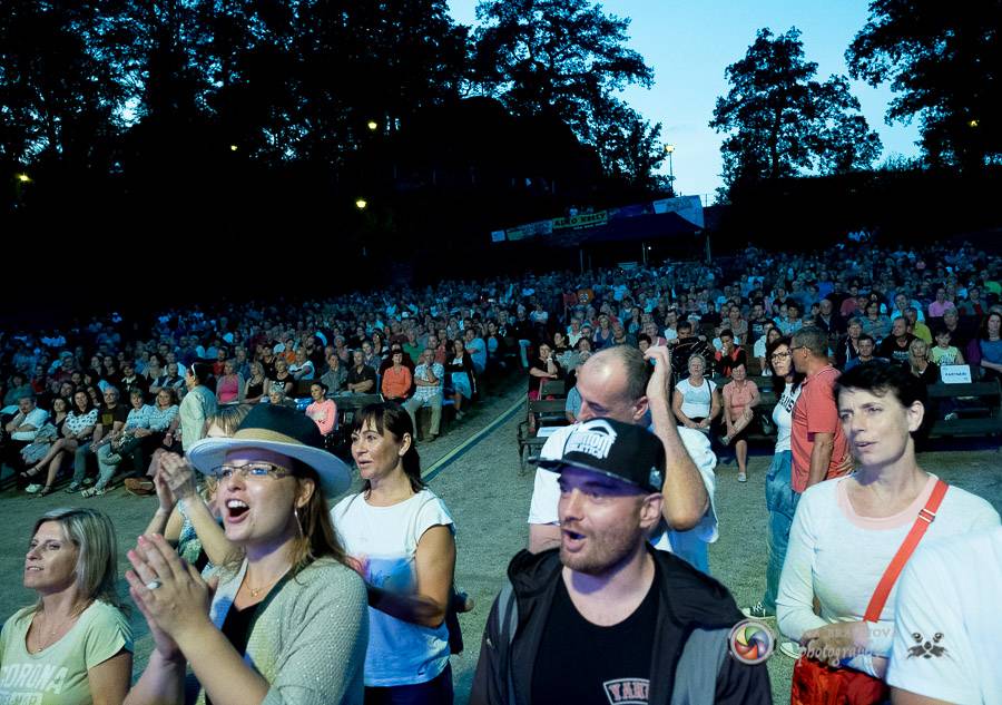 Miro Žbirka, Katarína Knechtová a Ondřej Ruml vystoupili v amfiteátru Loket přímo pod hradem