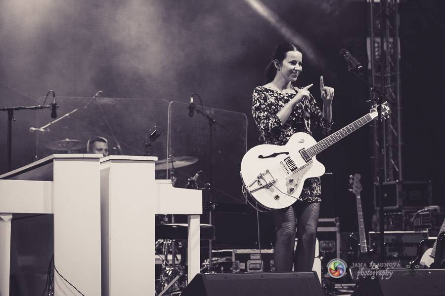 Miro Žbirka, Katarína Knechtová a Ondřej Ruml vystoupili v amfiteátru Loket přímo pod hradem