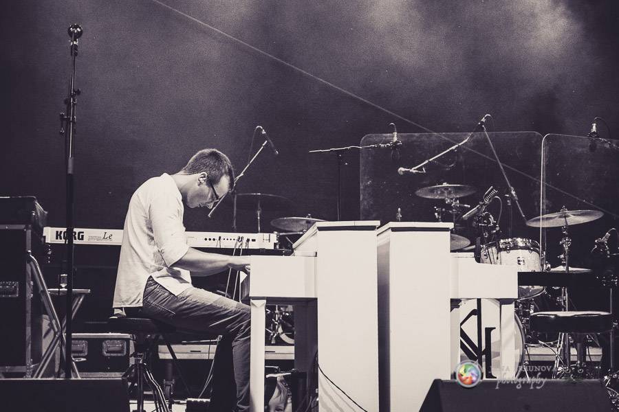 Miro Žbirka, Katarína Knechtová a Ondřej Ruml vystoupili v amfiteátru Loket přímo pod hradem