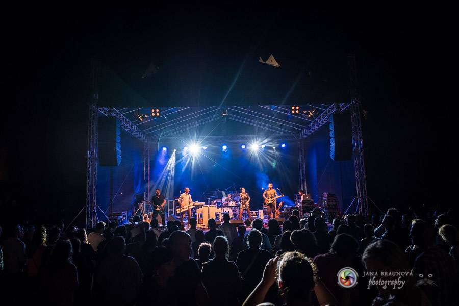 Miro Žbirka, Katarína Knechtová a Ondřej Ruml vystoupili v amfiteátru Loket přímo pod hradem