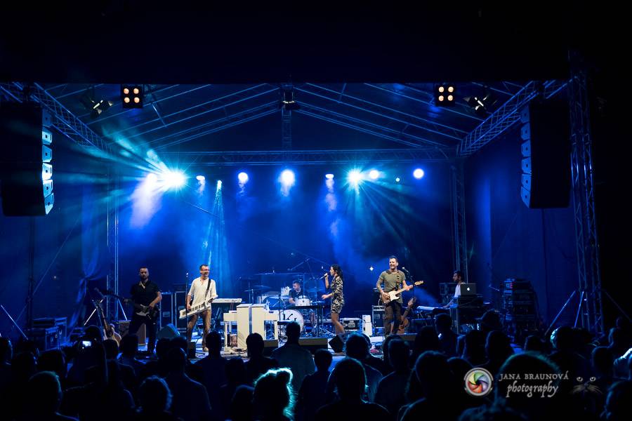 Miro Žbirka, Katarína Knechtová a Ondřej Ruml vystoupili v amfiteátru Loket přímo pod hradem