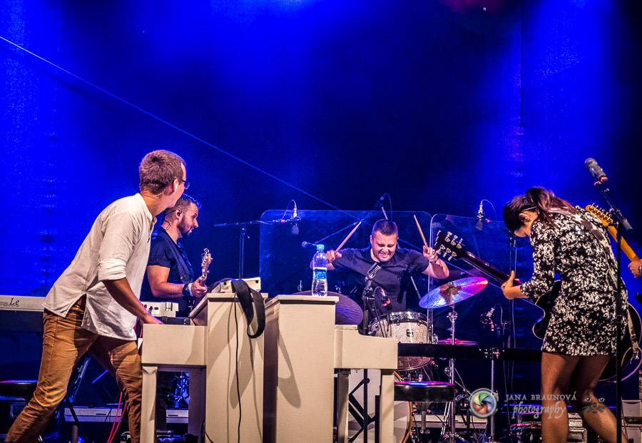 Miro Žbirka, Katarína Knechtová a Ondřej Ruml vystoupili v amfiteátru Loket přímo pod hradem