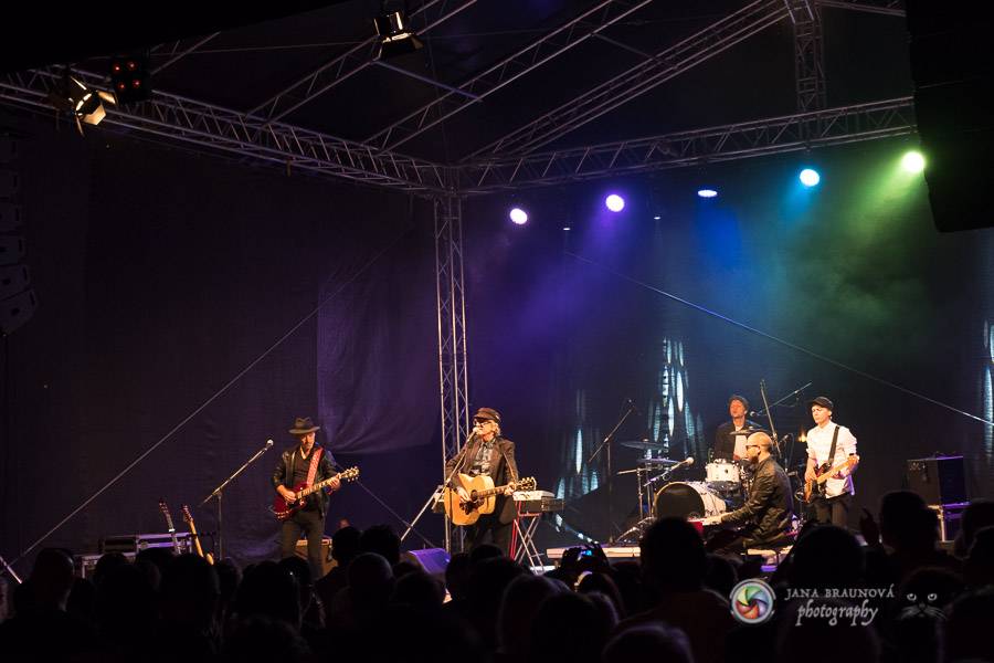 Miro Žbirka, Katarína Knechtová a Ondřej Ruml vystoupili v amfiteátru Loket přímo pod hradem