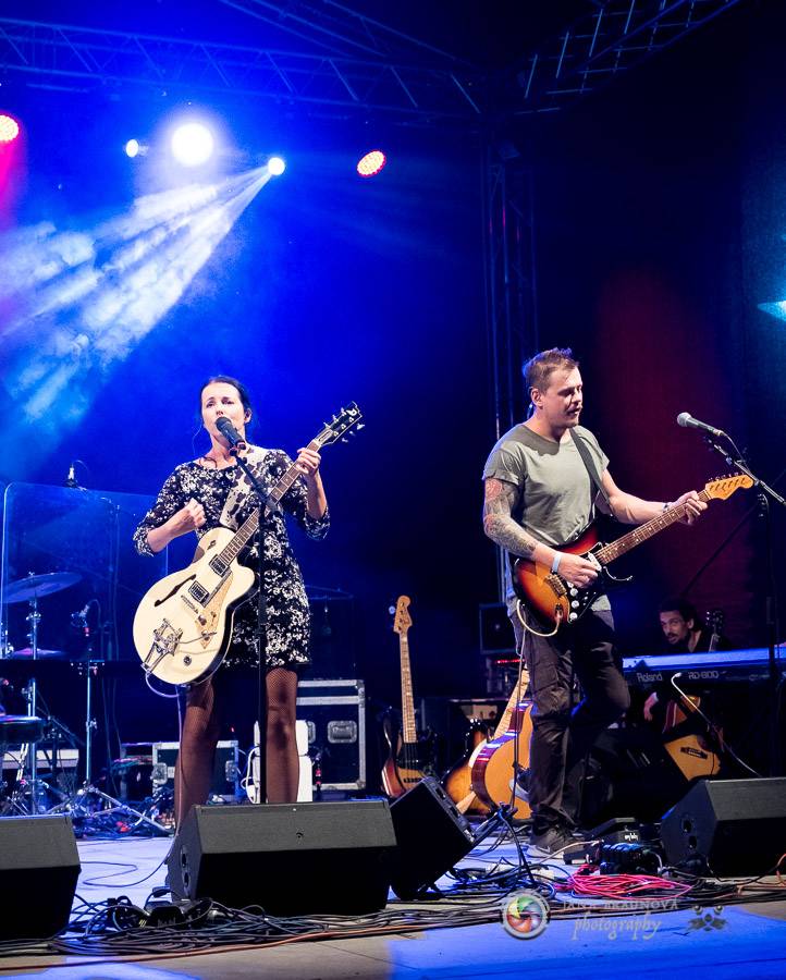 Miro Žbirka, Katarína Knechtová a Ondřej Ruml vystoupili v amfiteátru Loket přímo pod hradem