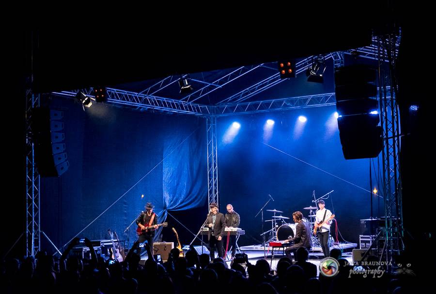 Miro Žbirka, Katarína Knechtová a Ondřej Ruml vystoupili v amfiteátru Loket přímo pod hradem