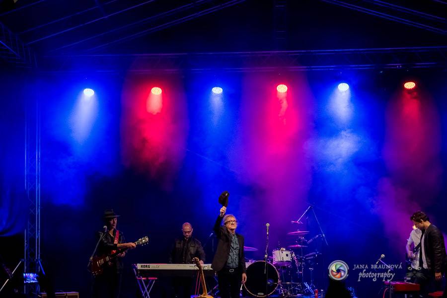 Miro Žbirka, Katarína Knechtová a Ondřej Ruml vystoupili v amfiteátru Loket přímo pod hradem