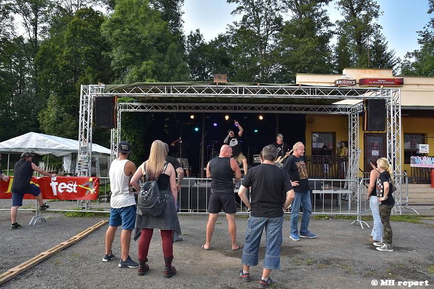 V Tachově proběhl festival JJ Fest vol. 6, zahráli Pearly Seconds nebo SPS