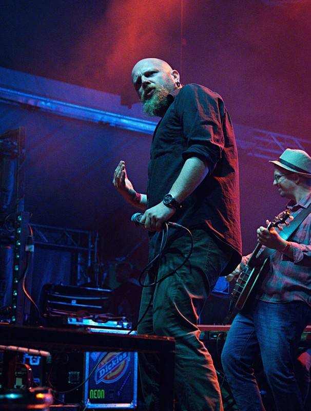 Divokej Bill v Úvalech završil turné, fanouškům servíroval hity i nové album Tsunami