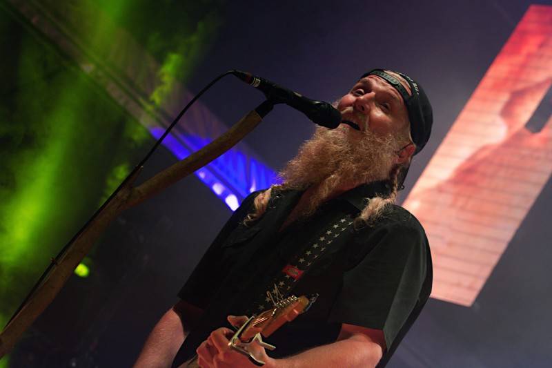 Divokej Bill v Úvalech završil turné, fanouškům servíroval hity i nové album Tsunami