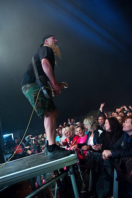 Divokej Bill v Úvalech završil turné, fanouškům servíroval hity i nové album Tsunami