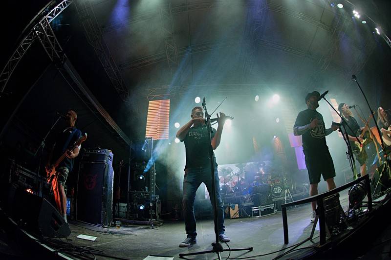 Divokej Bill v Úvalech završil turné, fanouškům servíroval hity i nové album Tsunami